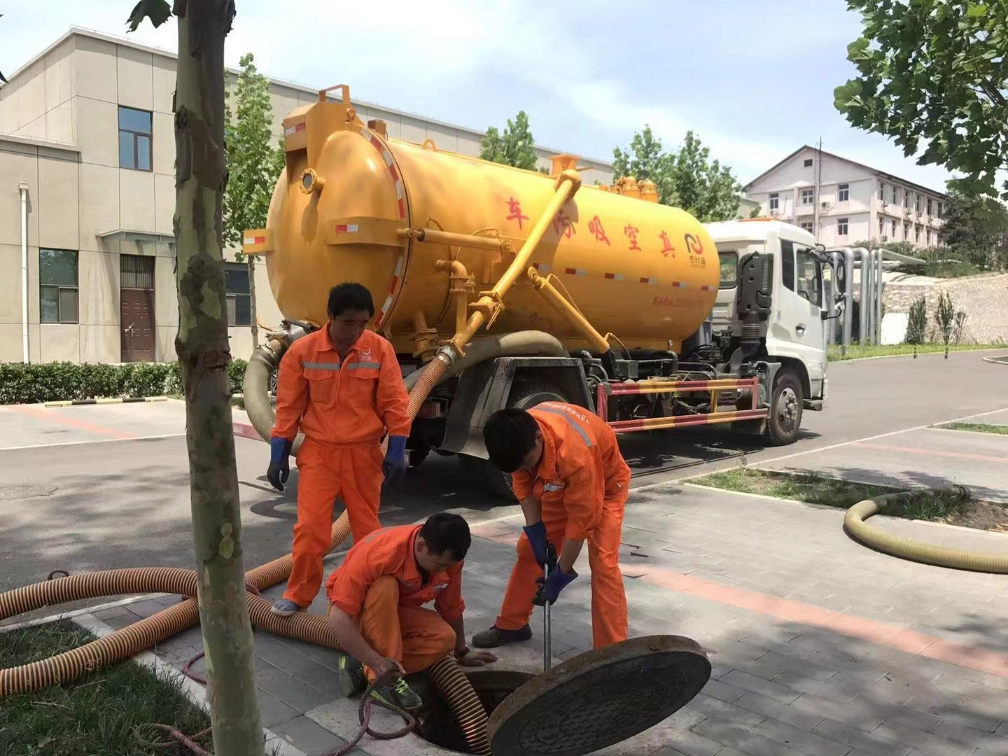 威信化粪池清理与5-8吨吸粪车施工效率分析